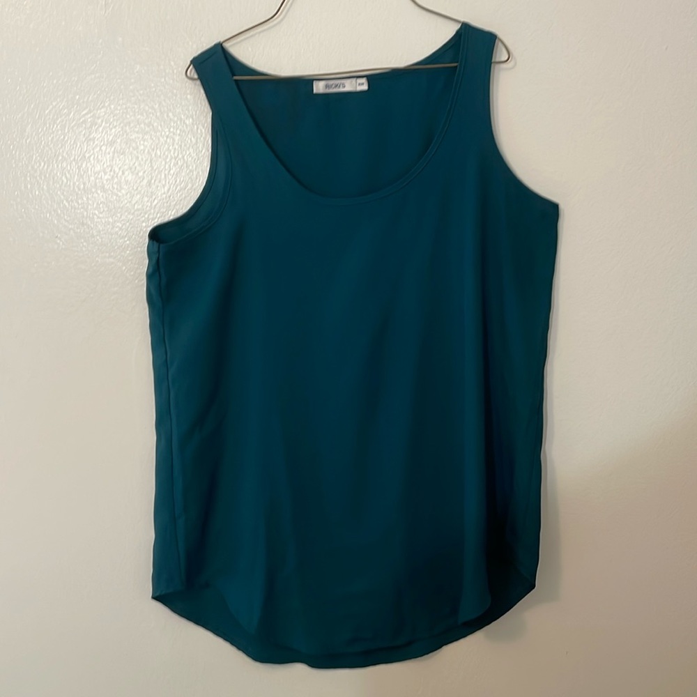 Ricki’s medium green tank top, missing inner label